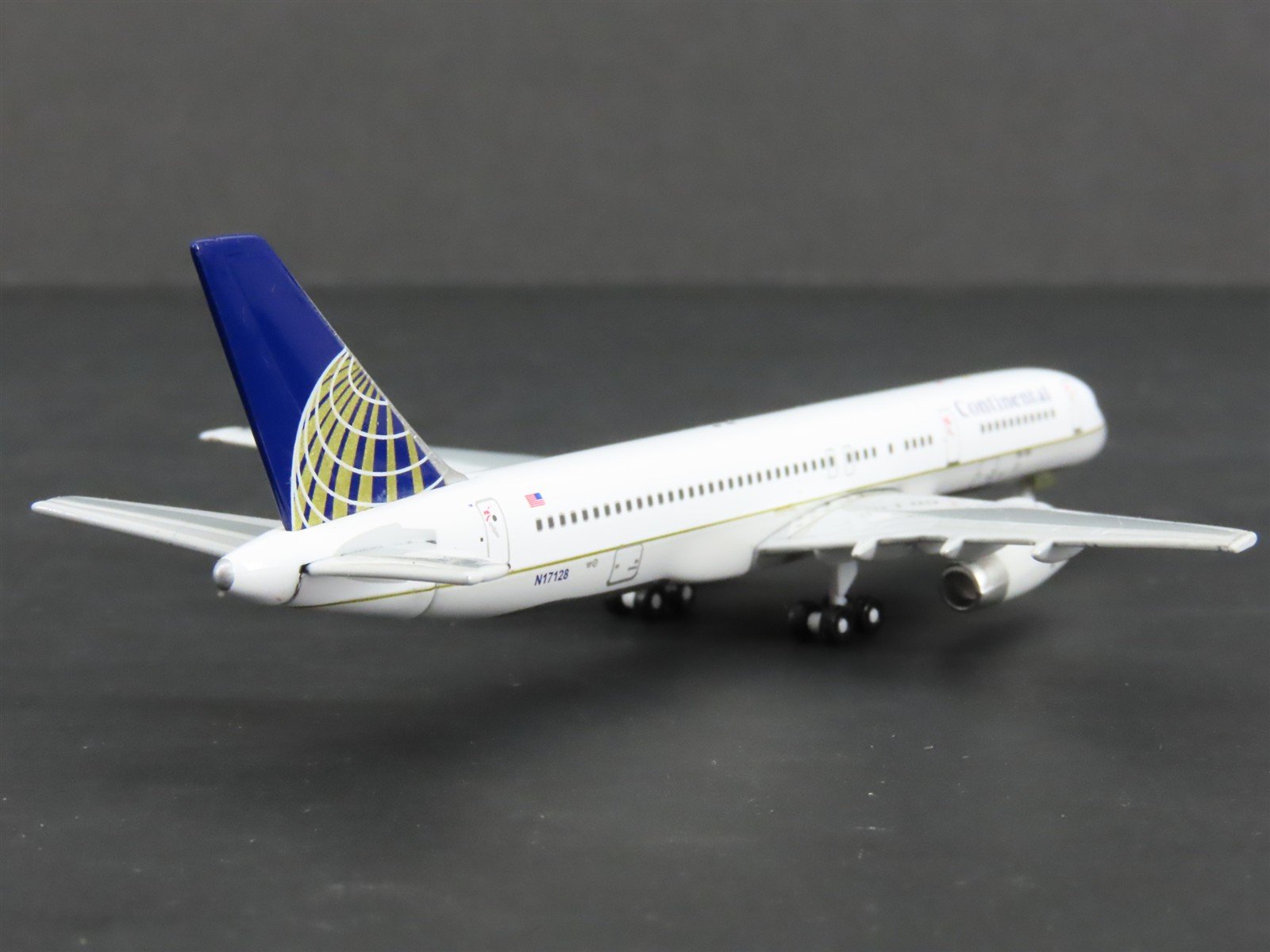 1:400 Scale Gemini Jets GJCOA273 Die-Cast Continental B757-224 Airliner N17128
