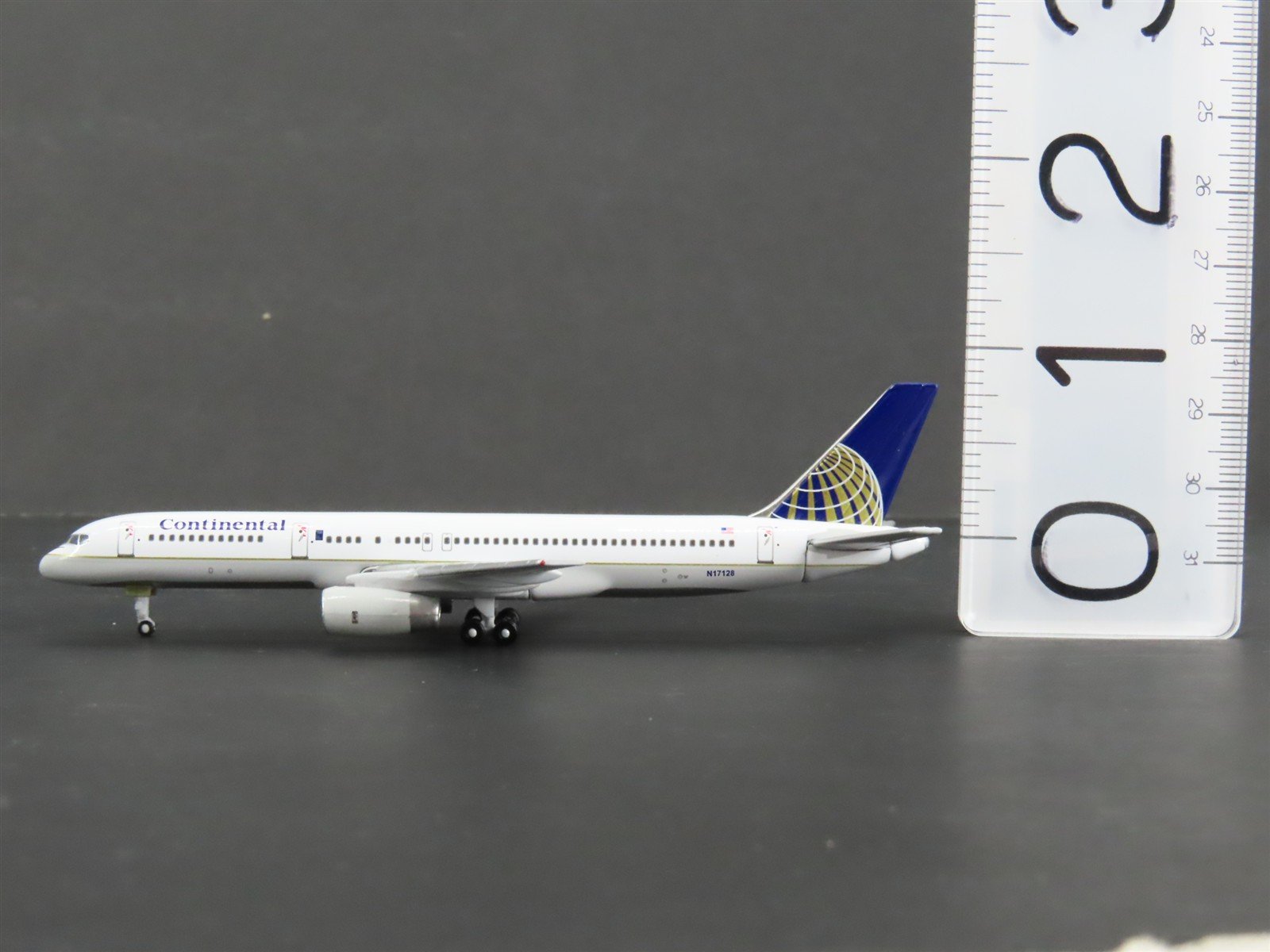 1:400 Scale Gemini Jets GJCOA273 Die-Cast Continental B757-224 Airliner N17128