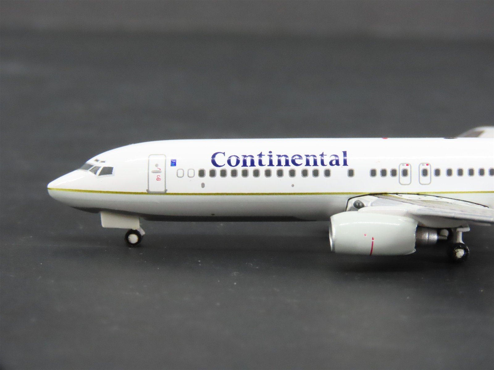 1:400 Scale Gemini Jets GJCOA122 Die-Cast Continental B737-824 Airliner N12216