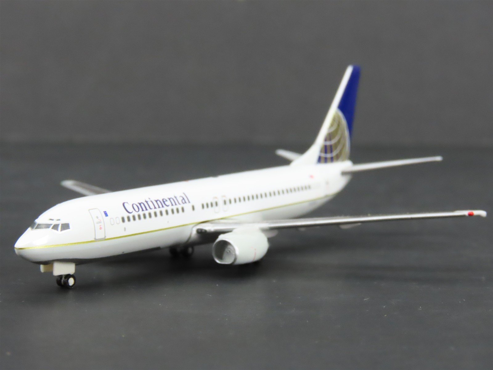 1:400 Scale Gemini Jets GJCOA122 Die-Cast Continental B737-824 Airliner N12216