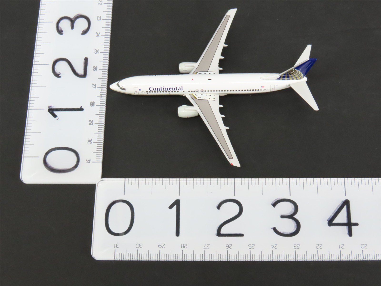 1:400 Scale Gemini Jets GJCOA122 Die-Cast Continental B737-824 Airliner N12216