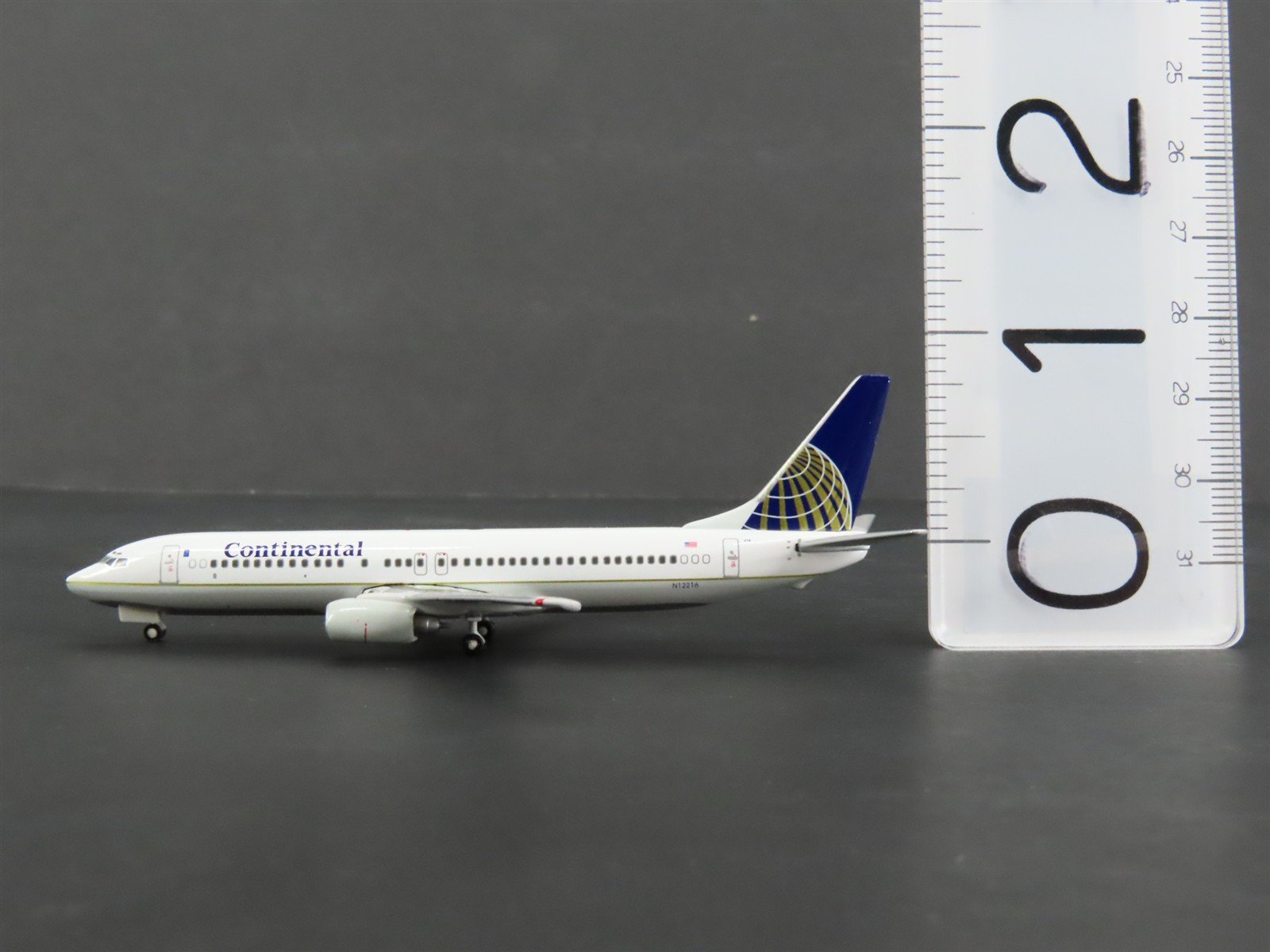 1:400 Scale Gemini Jets GJCOA122 Die-Cast Continental B737-824 Airliner N12216