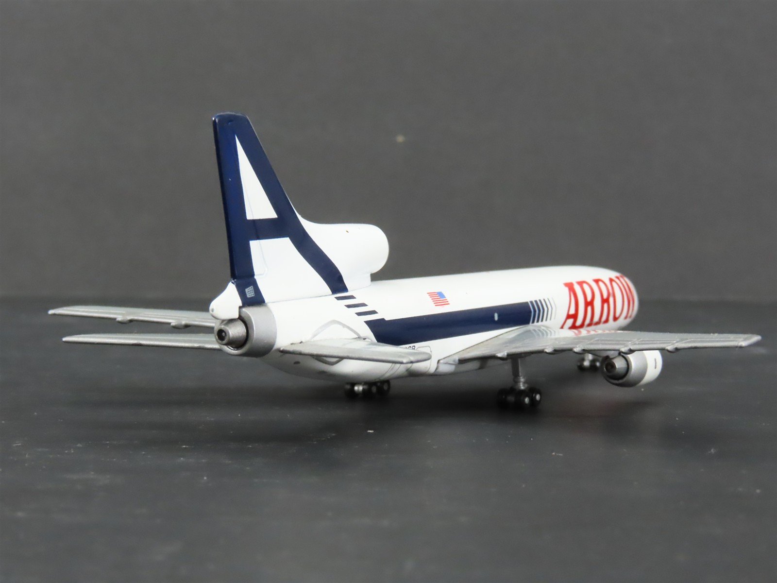 1:400 Gemini Jets GJAAPW071 ARROW Lockheed L-1011-385-1-15-200F Airliner N306GB
