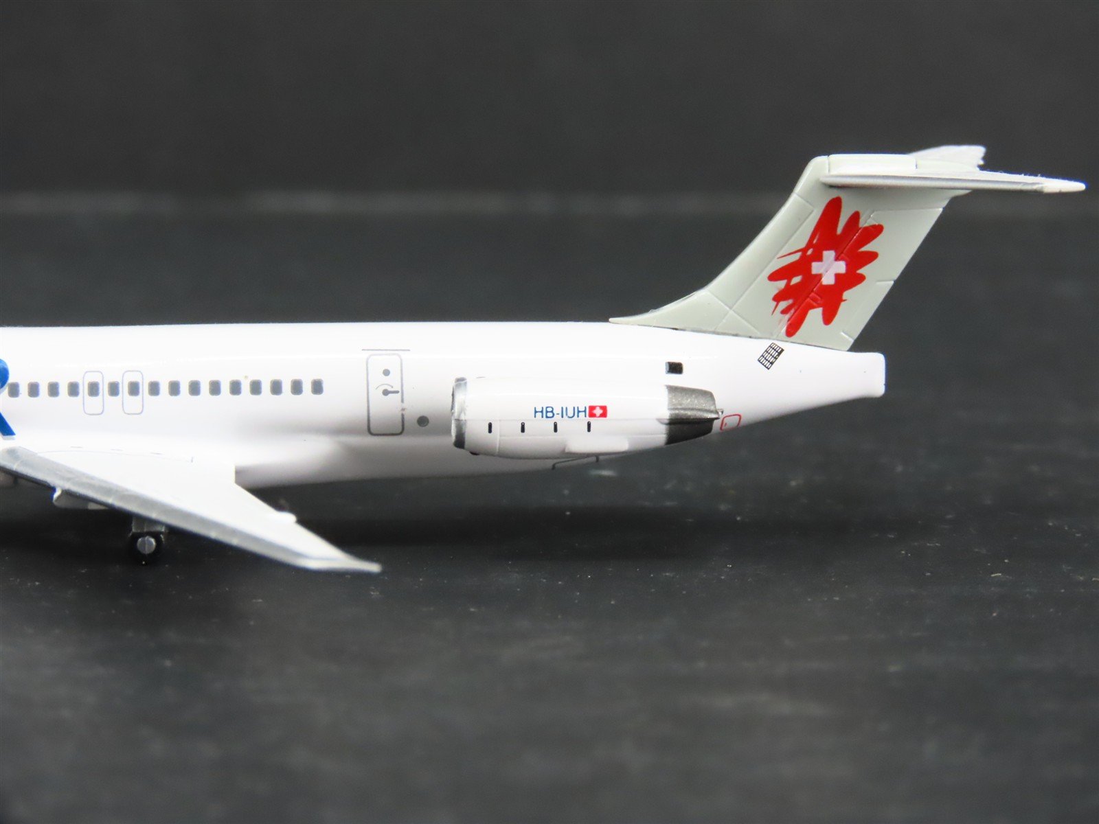 1:400 Scale Dragon Wings 55369 Die-Cast CrossAir MD-83 Airliner HB-IUH
