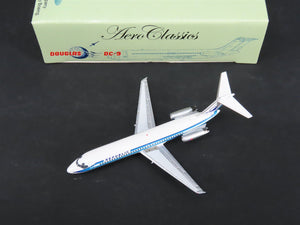 1:400 Scale AeroClassics Die-Cast Republic Douglas DC-9-32 Airliner N922RW