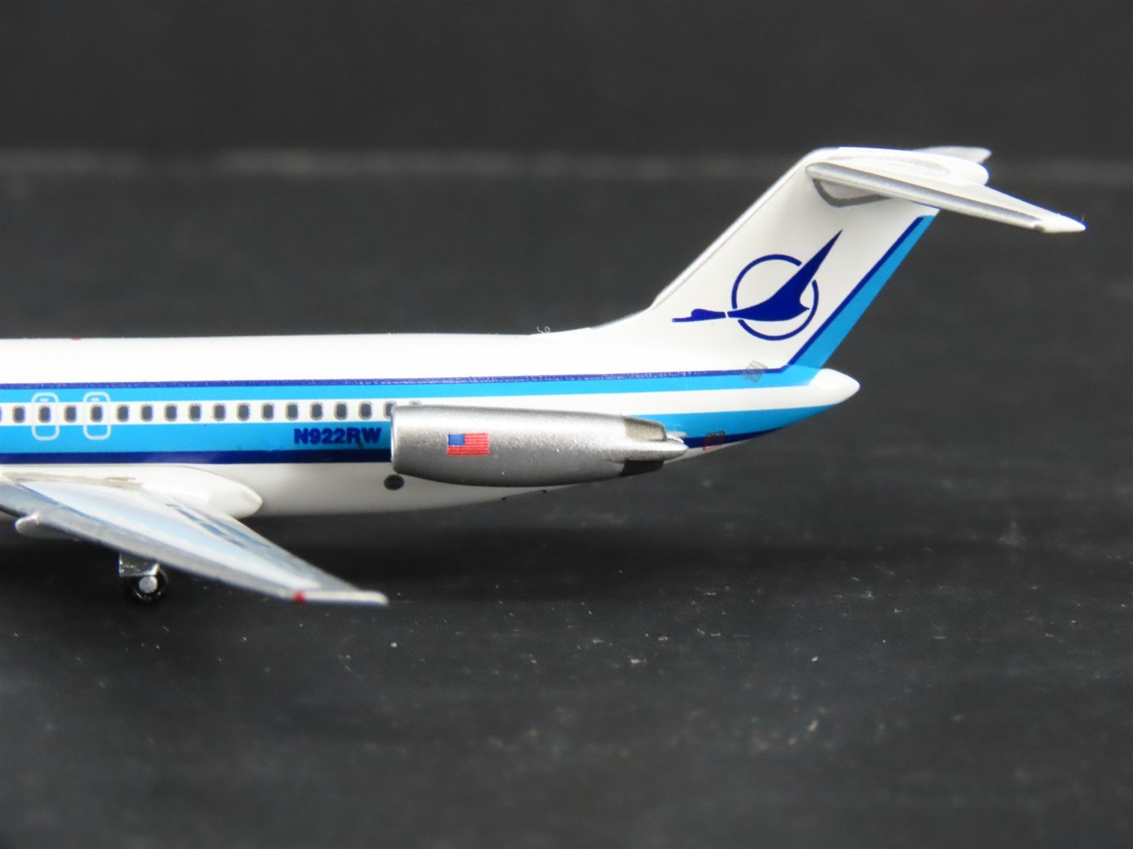 1:400 Scale AeroClassics Die-Cast Republic Douglas DC-9-32 Airliner N922RW