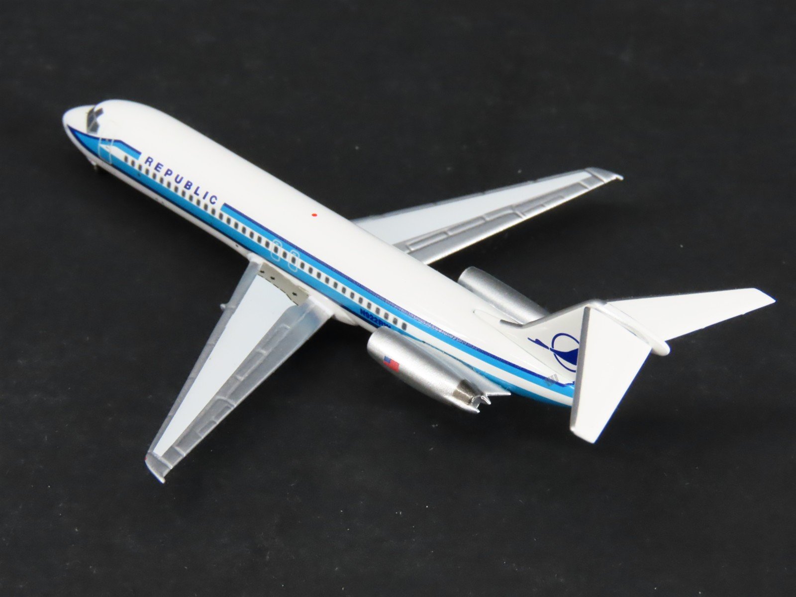 1:400 Scale AeroClassics Die-Cast Republic Douglas DC-9-32 Airliner N922RW