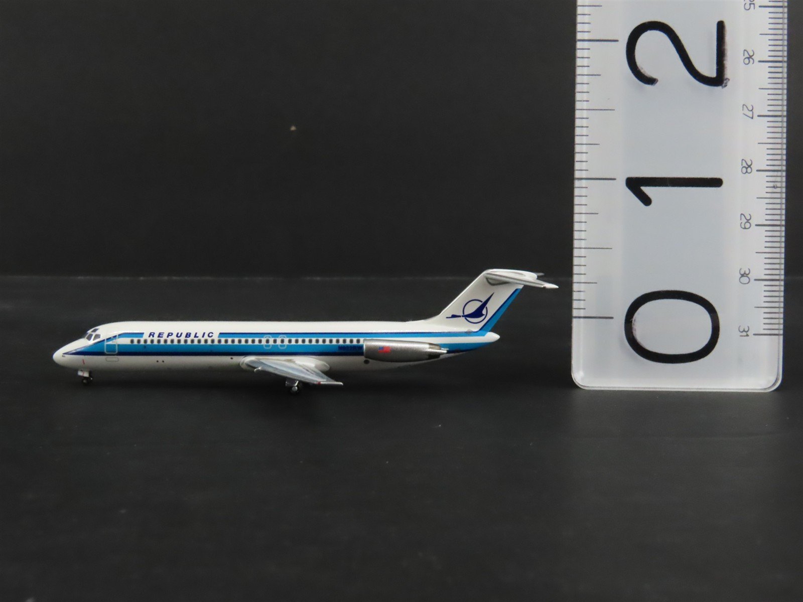 1:400 Scale AeroClassics Die-Cast Republic Douglas DC-9-32 Airliner N922RW