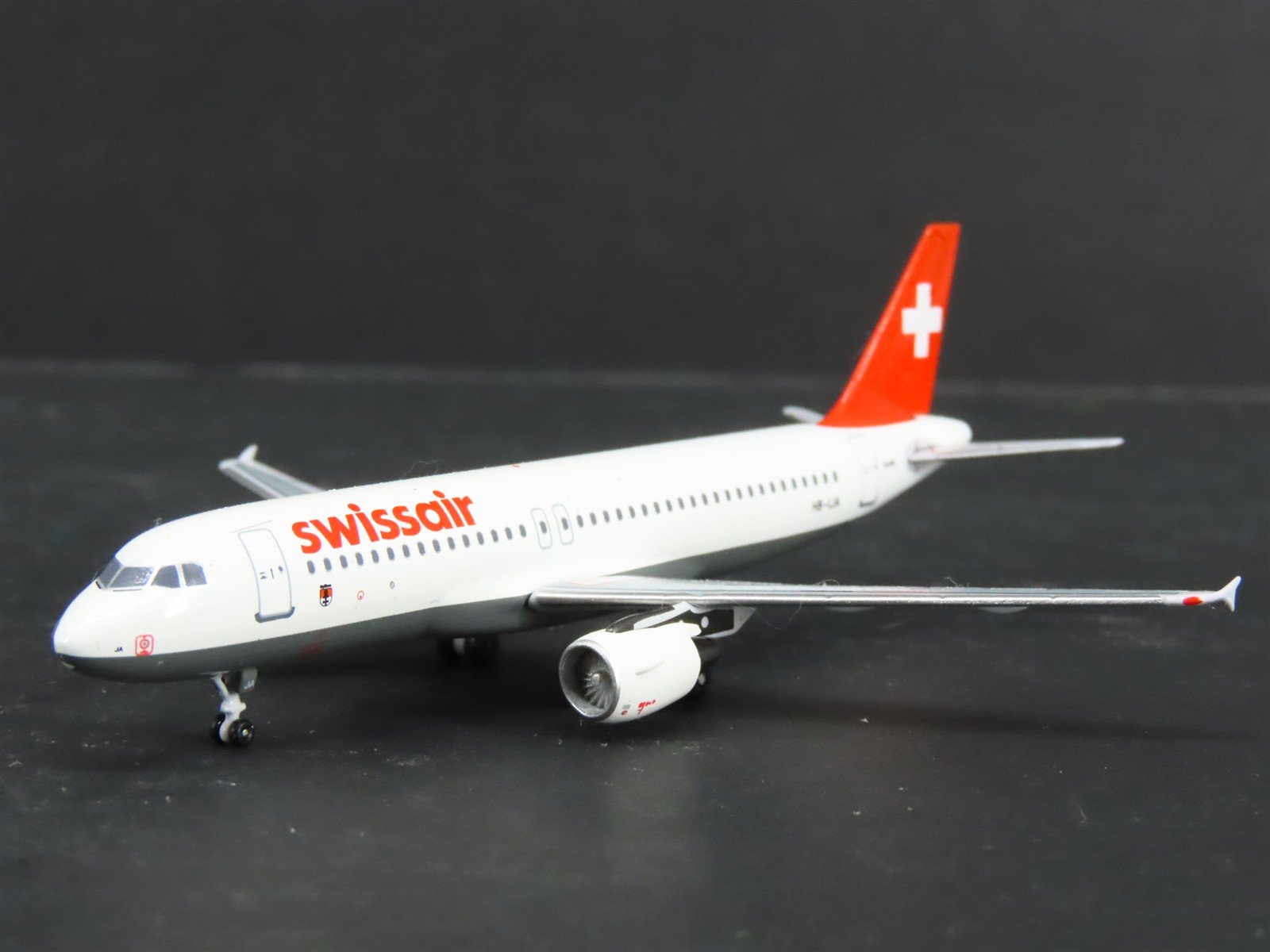1:400 Scale AeroClassics Baby-Bus Die-Cast Swissair Airbus A-320 Airliner HB-IJA
