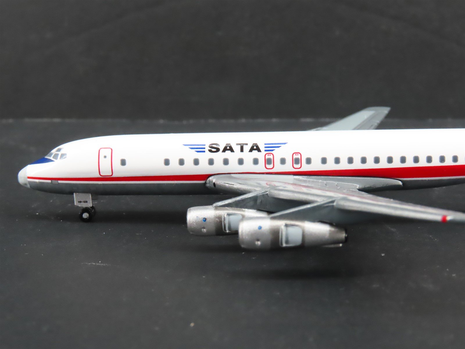 1:400 Phoenix Model Die-Cast SATA McDonnell Douglas DC-8-50 Aircraft HB-IDB