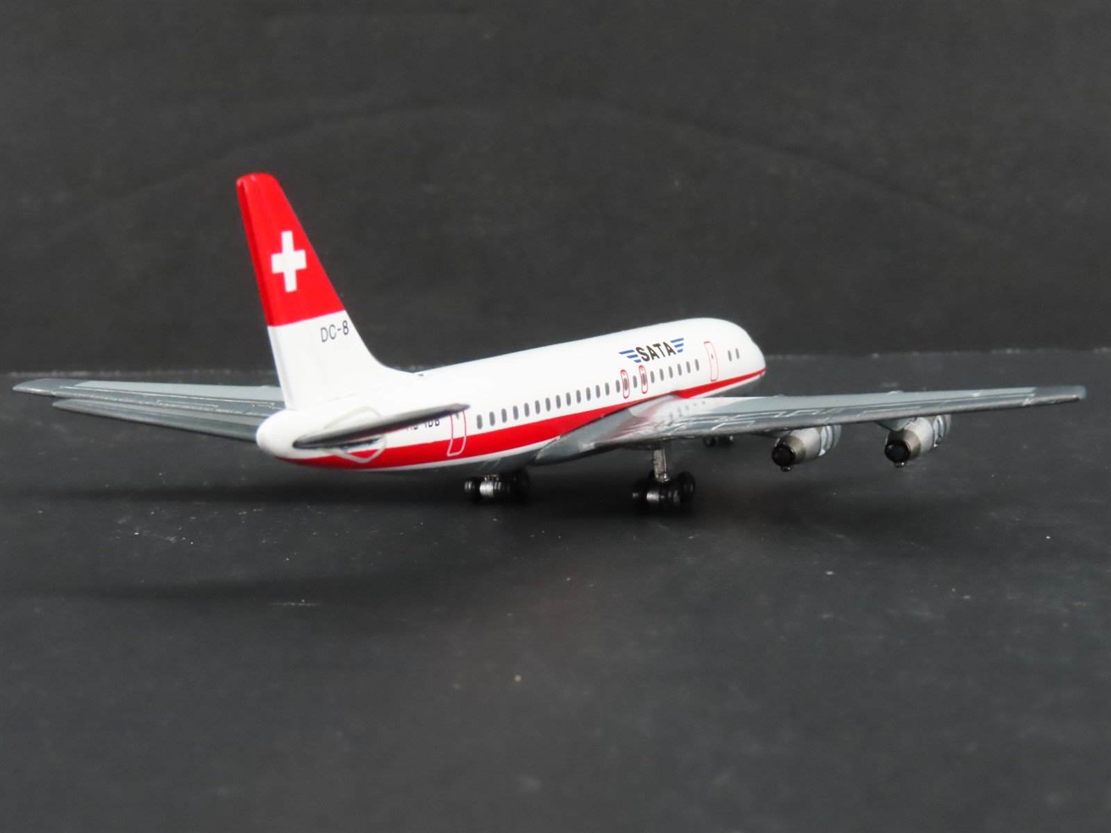 1:400 Phoenix Model Die-Cast SATA McDonnell Douglas DC-8-50 Aircraft HB-IDB