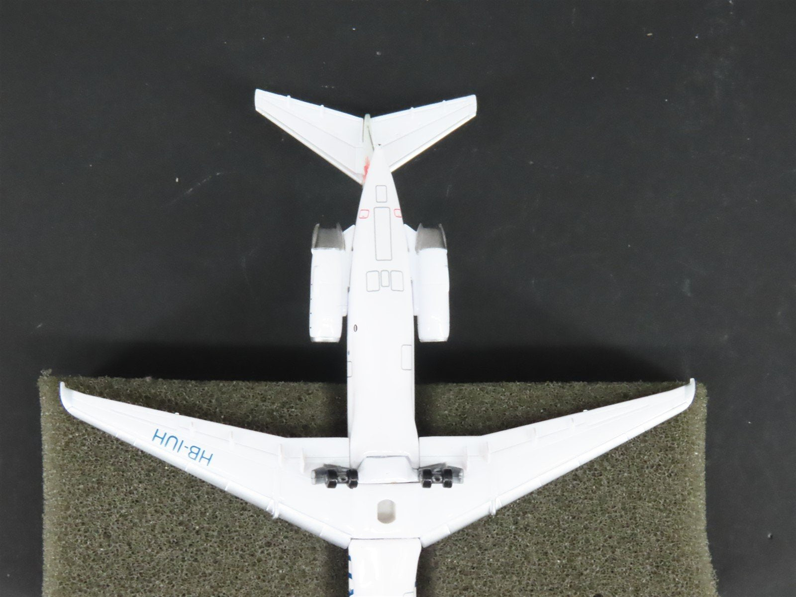 1:400 Dragon Wings Die-Cast Crossair McDonnell Douglas MD-83 Aircraft HB-IUH