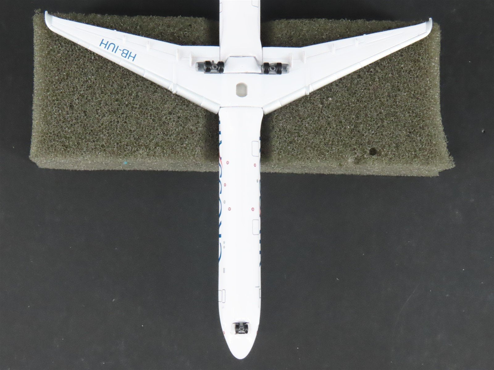 1:400 Dragon Wings Die-Cast Crossair McDonnell Douglas MD-83 Aircraft HB-IUH