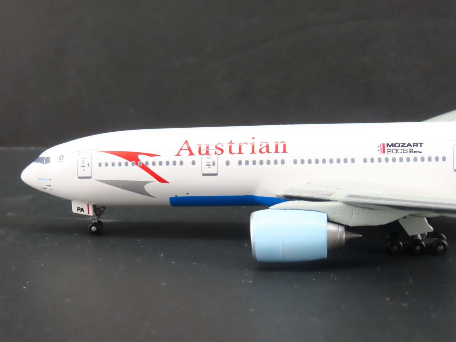 1:400 Dragon Wings 55589 Austrian Boeing 777-200 Aircraft OE-LPA Mozart 2006