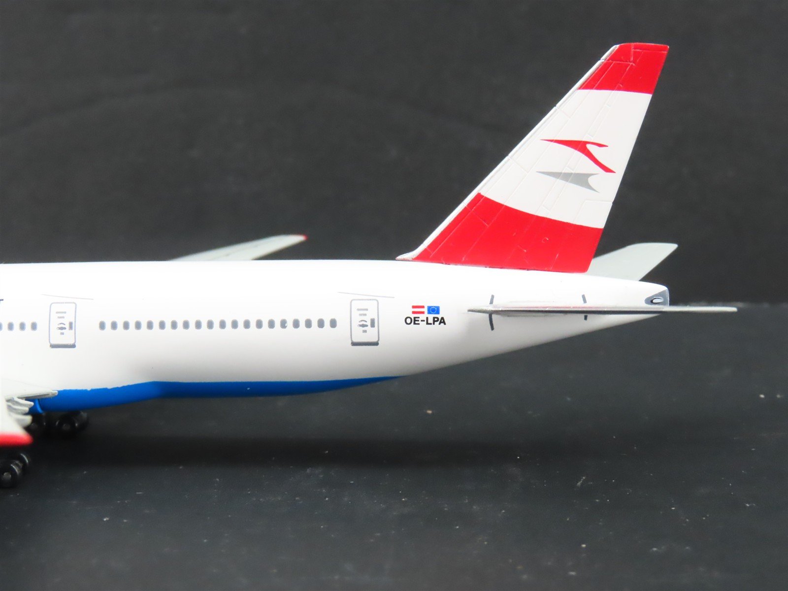 1:400 Dragon Wings 55589 Austrian Boeing 777-200 Aircraft OE-LPA Mozart 2006