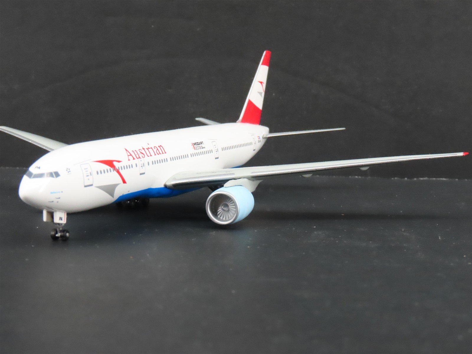 1:400 Dragon Wings 55589 Austrian Boeing 777-200 Aircraft OE-LPA Mozart 2006