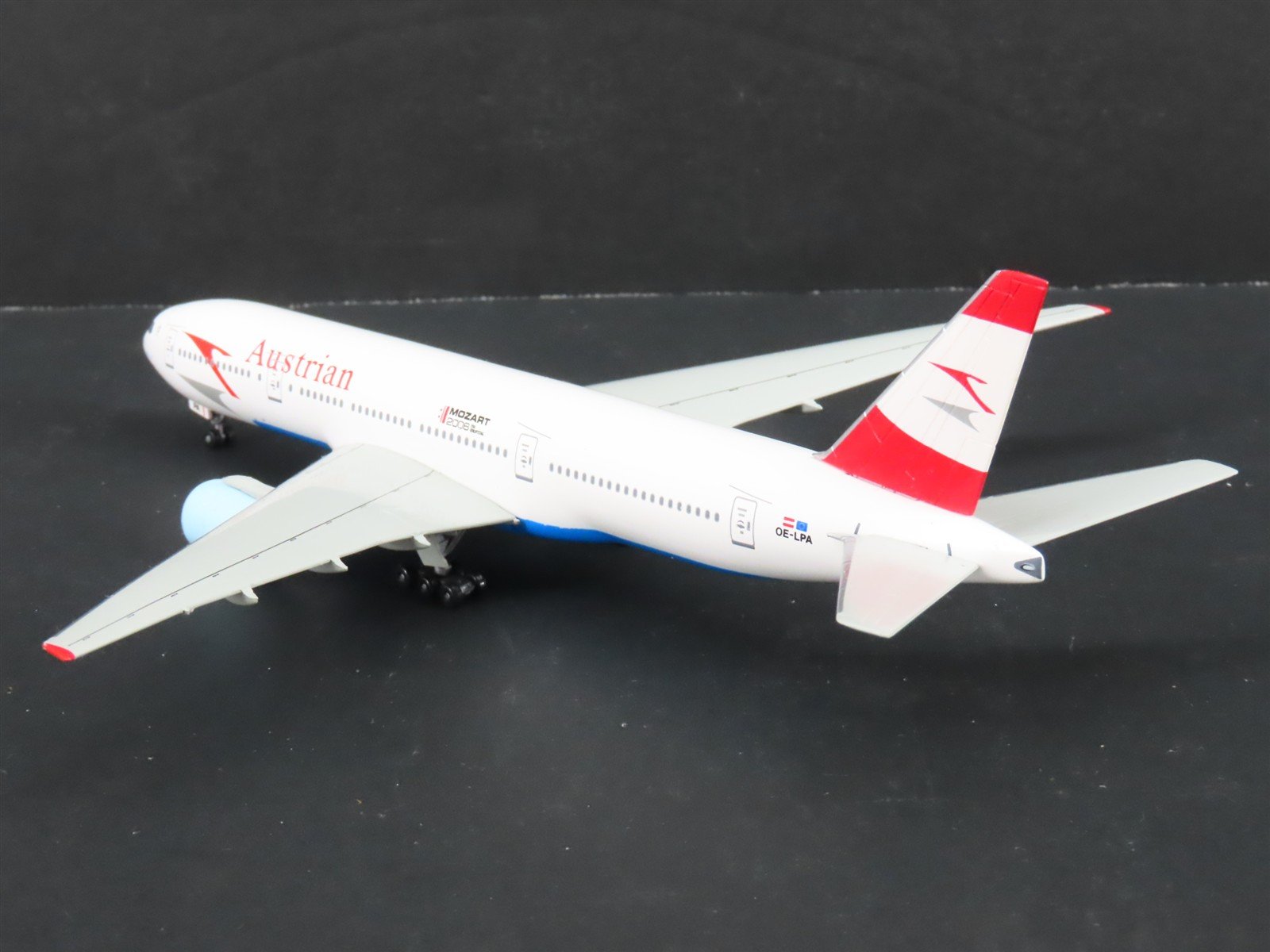 1:400 Dragon Wings 55589 Austrian Boeing 777-200 Aircraft OE-LPA Mozart 2006