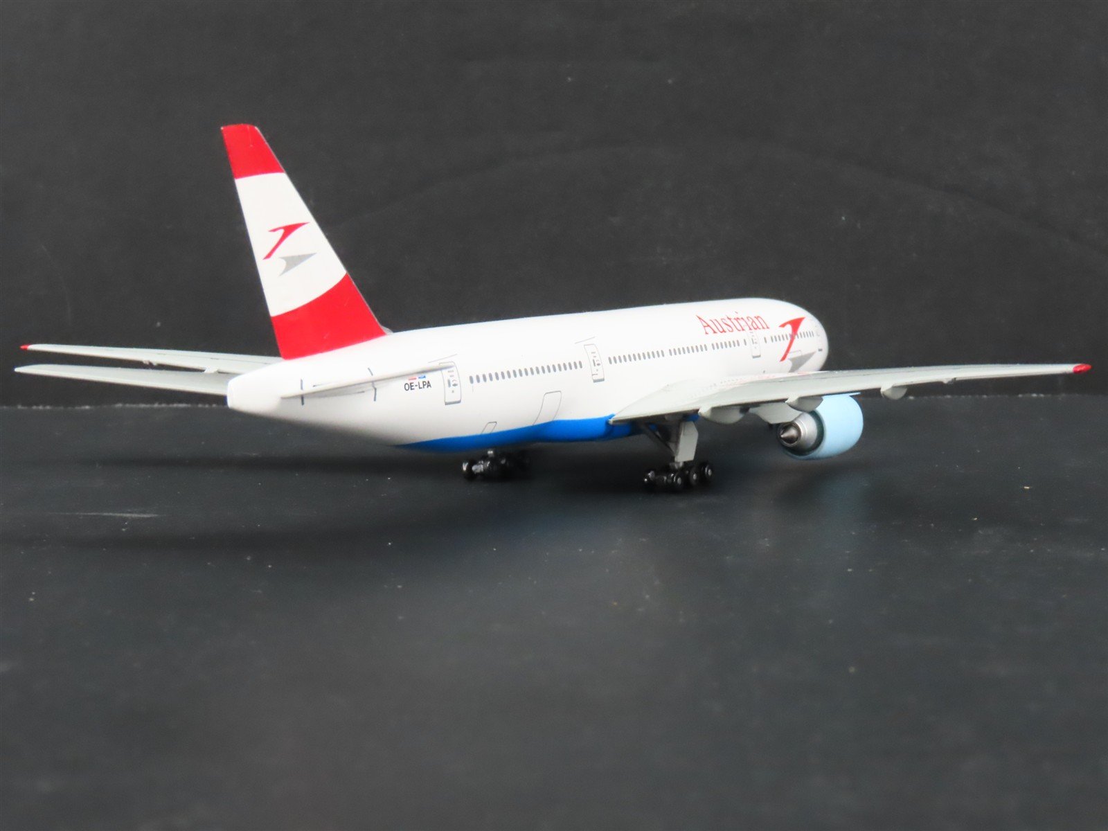 1:400 Dragon Wings 55589 Austrian Boeing 777-200 Aircraft OE-LPA Mozart 2006