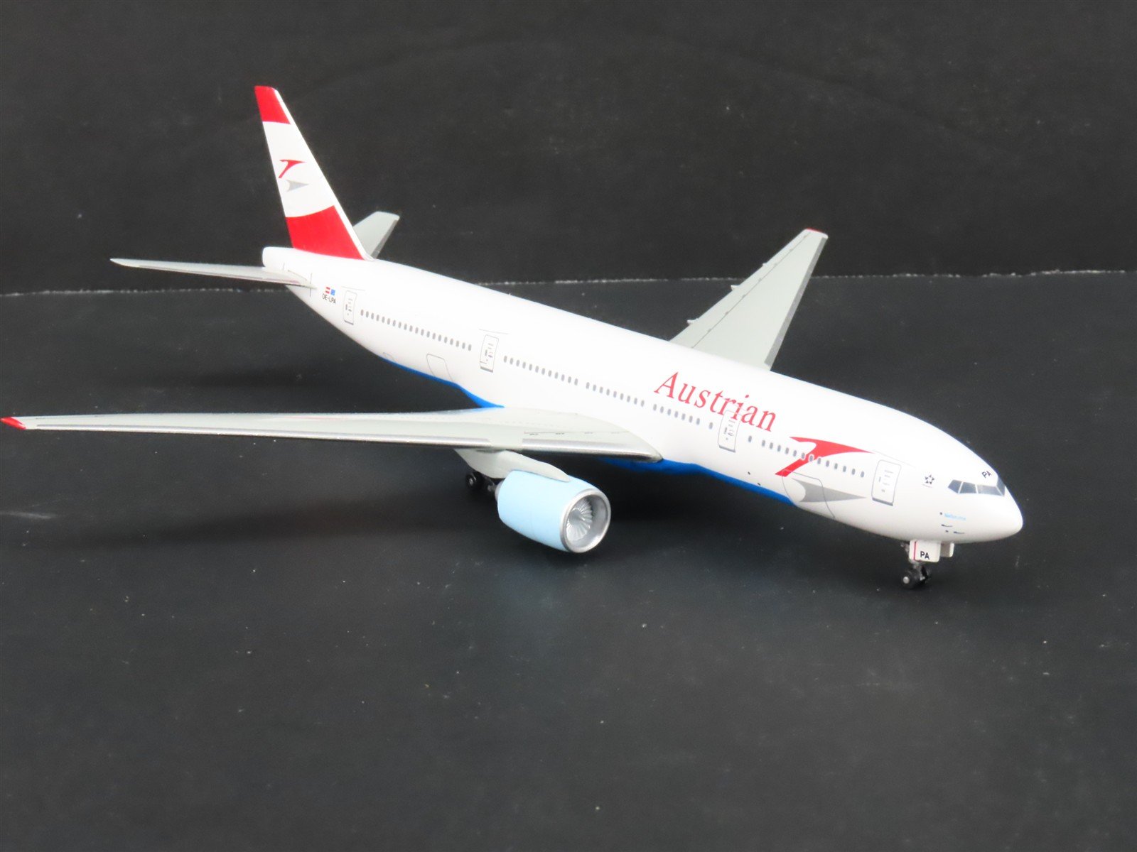 1:400 Dragon Wings 55589 Austrian Boeing 777-200 Aircraft OE-LPA Mozart 2006