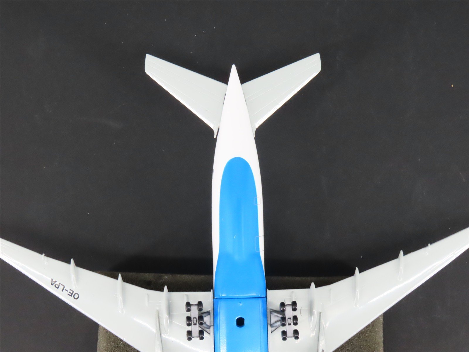 1:400 Dragon Wings 55589 Austrian Boeing 777-200 Aircraft OE-LPA Mozart 2006