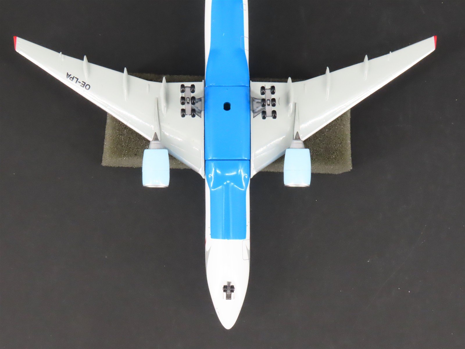 1:400 Dragon Wings 55589 Austrian Boeing 777-200 Aircraft OE-LPA Mozart 2006