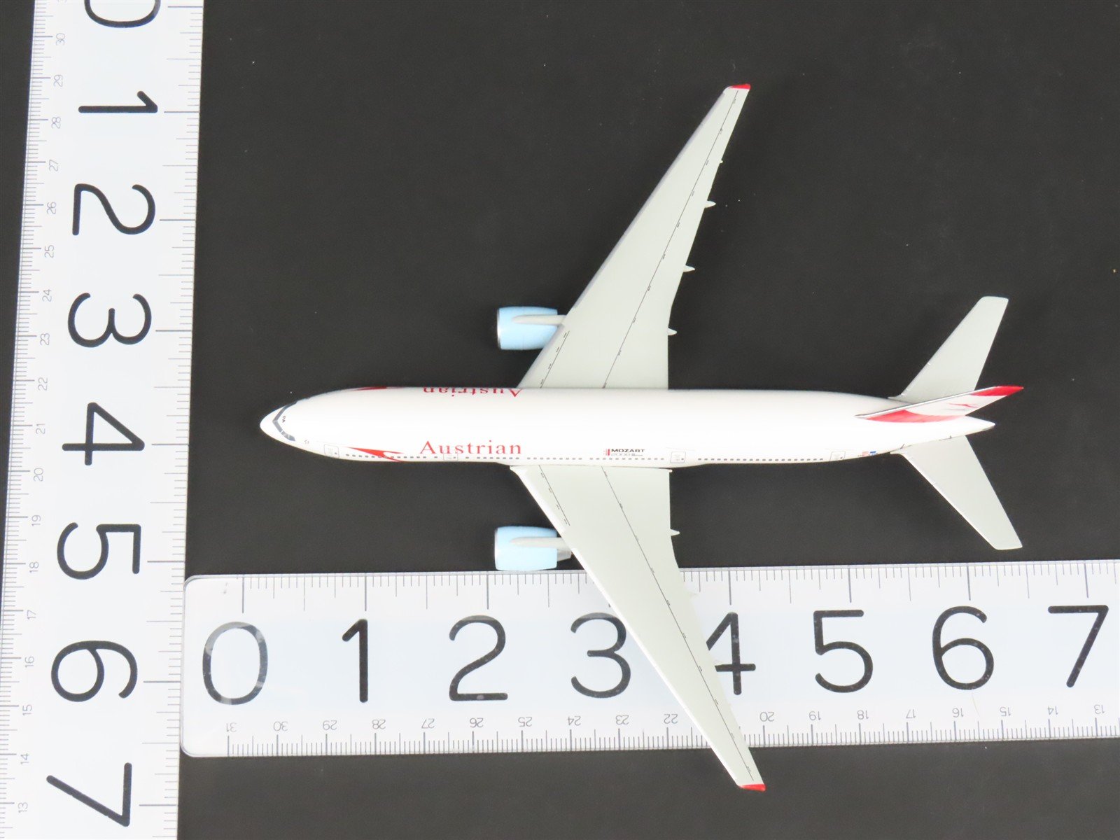 1:400 Dragon Wings 55589 Austrian Boeing 777-200 Aircraft OE-LPA Mozart 2006