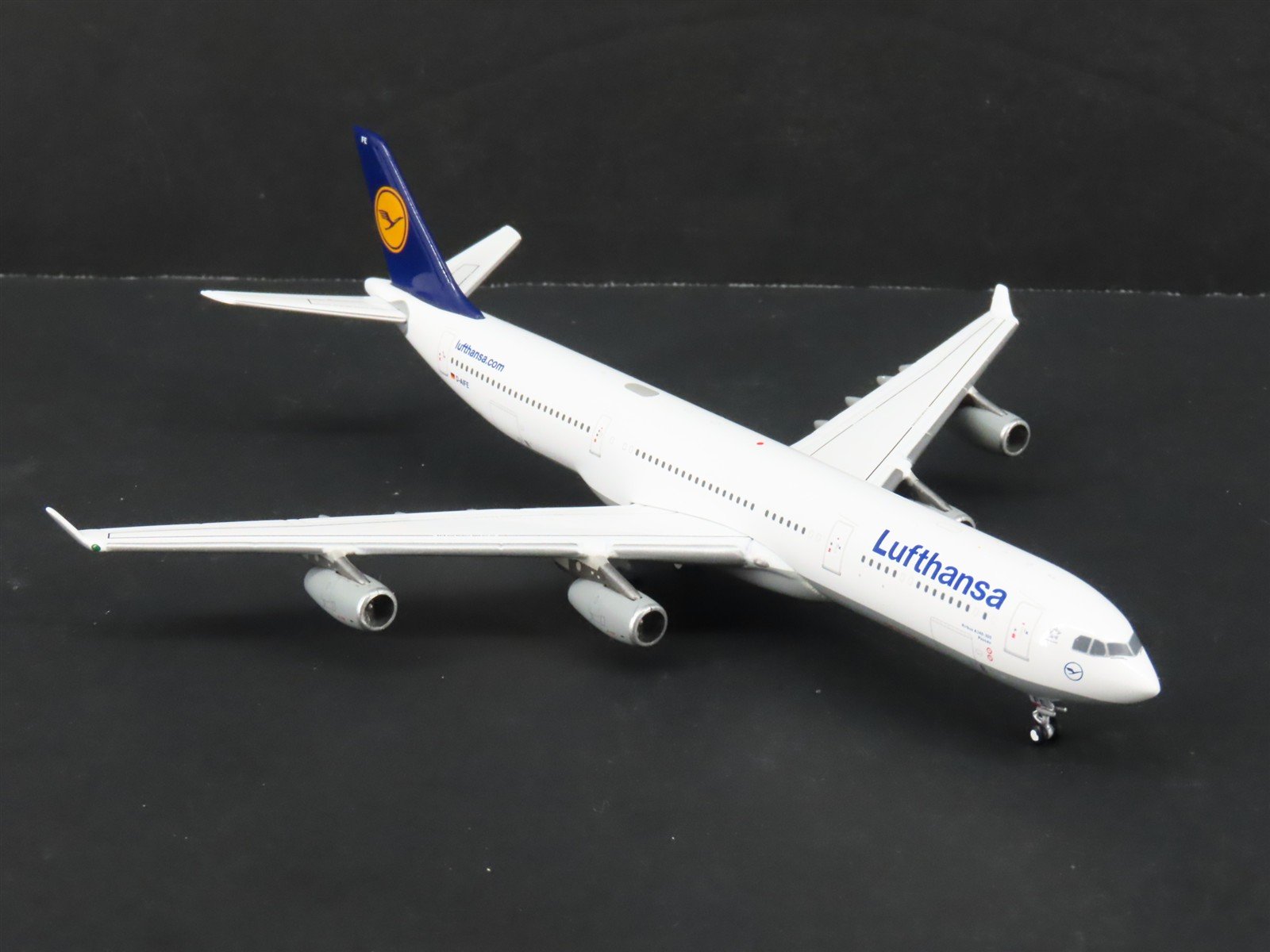 1:400 GeminiJets GJDLH1226 Die-Cast Lufthansa Airbus A340-300 Aircraft D-AIFE