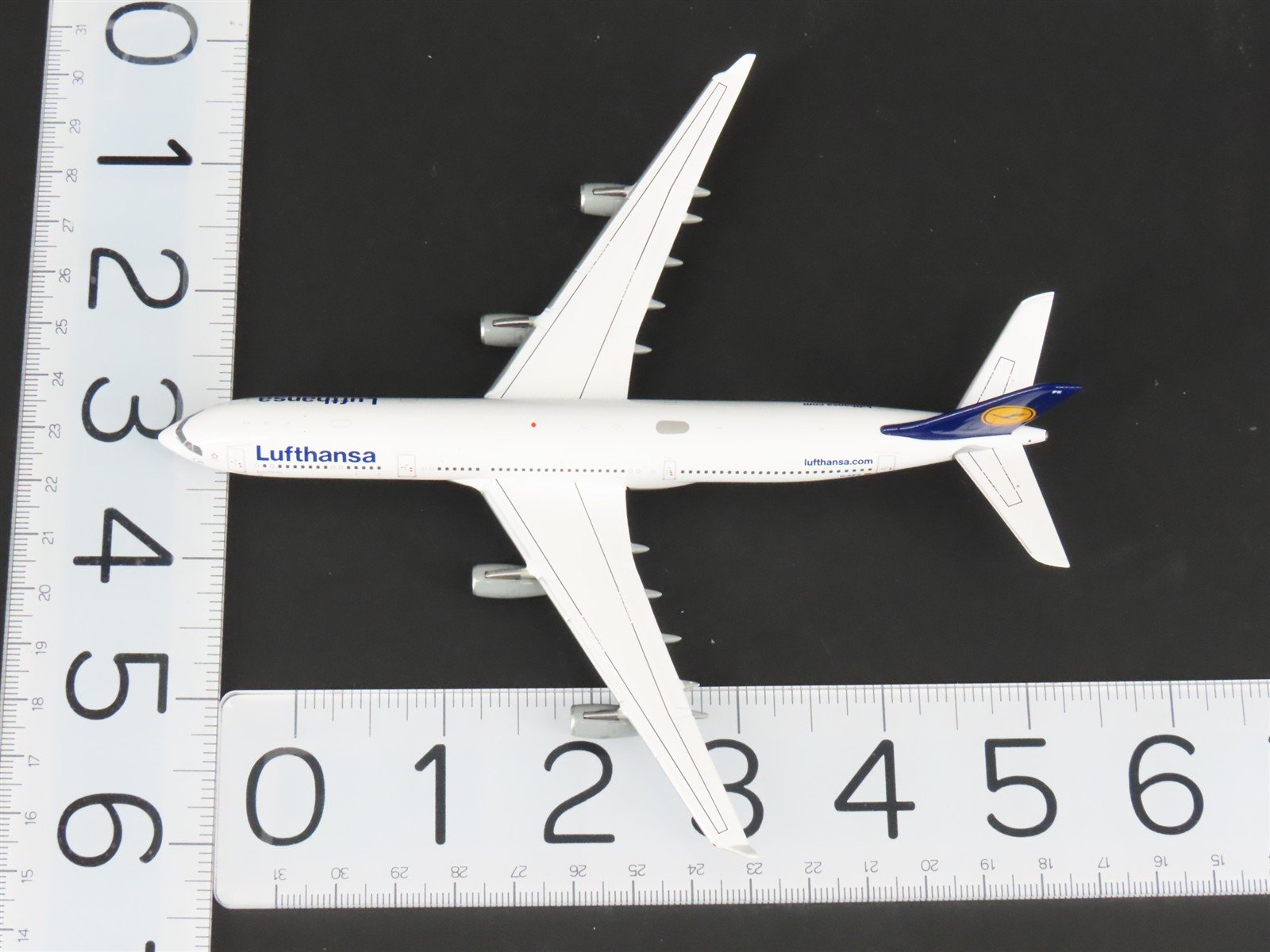 1:400 GeminiJets GJDLH1226 Die-Cast Lufthansa Airbus A340-300 Aircraft D-AIFE