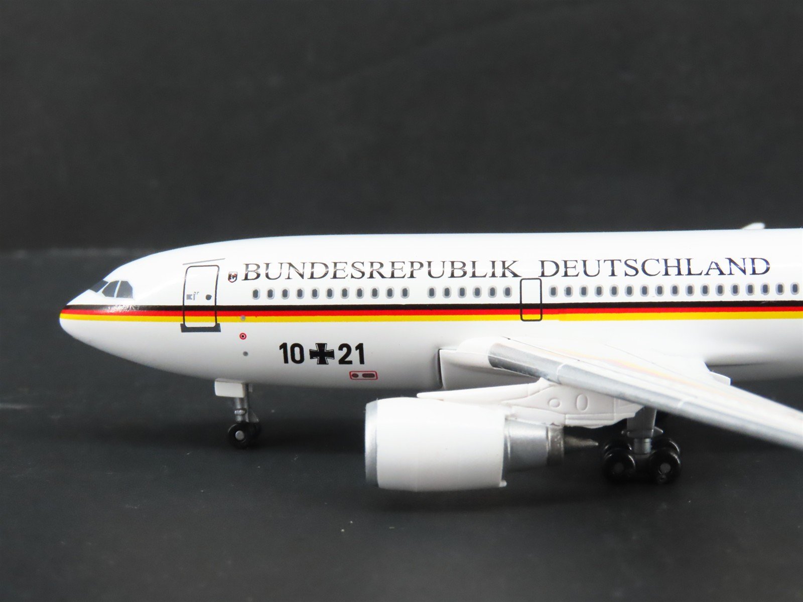1:400 Dragon Wings 55616 Die-Cast Luftwaffe Airbus A310-304 Aircraft w/ Stand