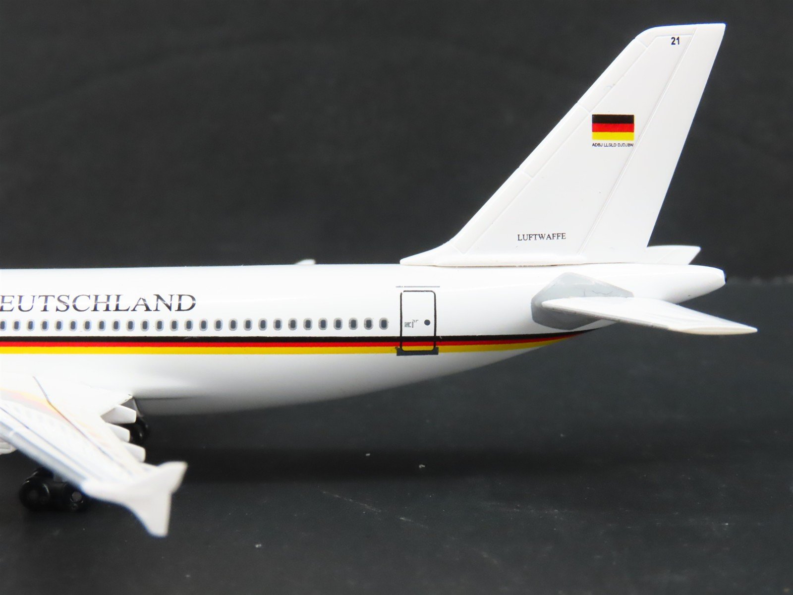 1:400 Dragon Wings 55616 Die-Cast Luftwaffe Airbus A310-304 Aircraft w/ Stand