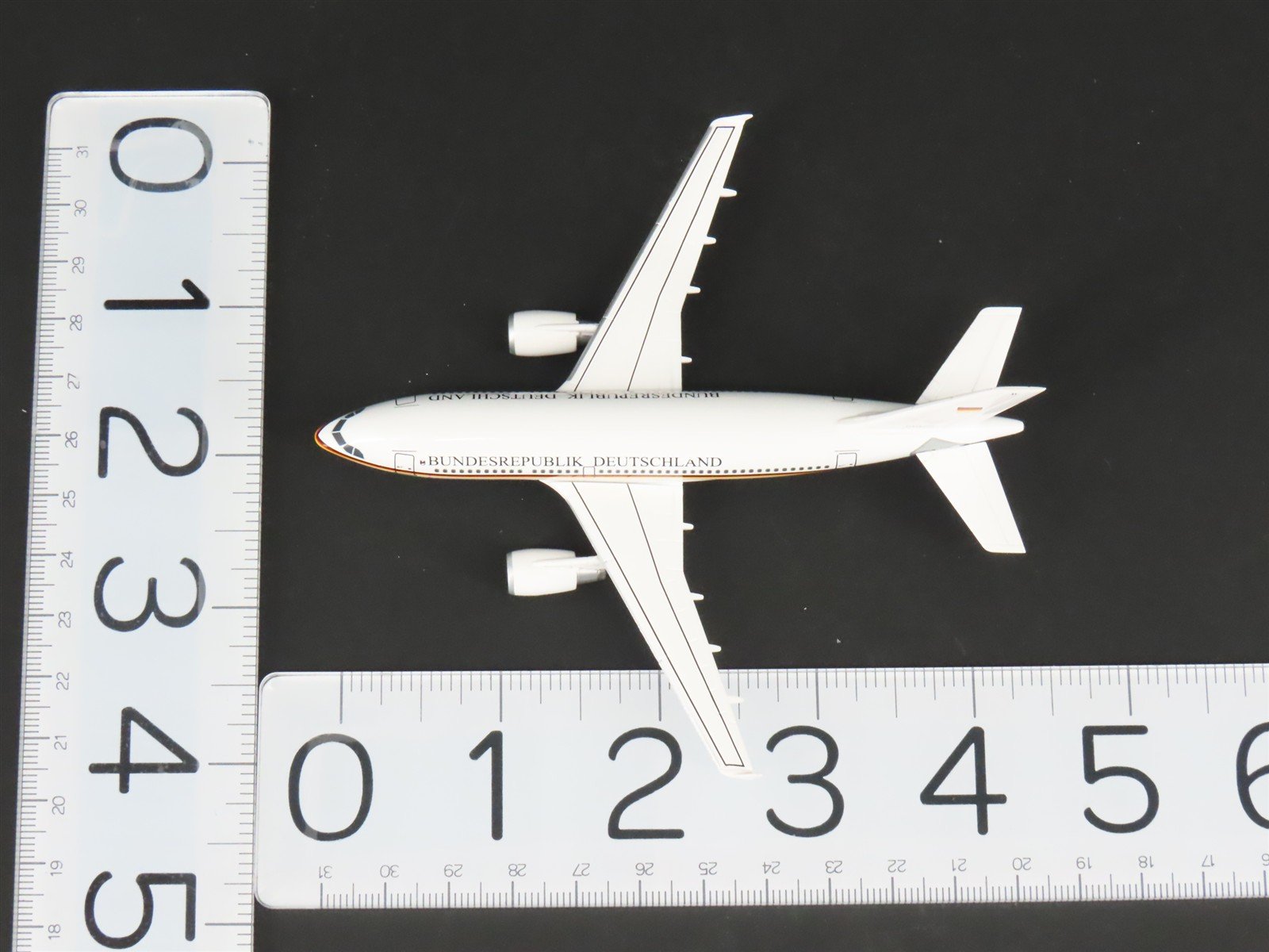 1:400 Dragon Wings 55616 Die-Cast Luftwaffe Airbus A310-304 Aircraft w/ Stand