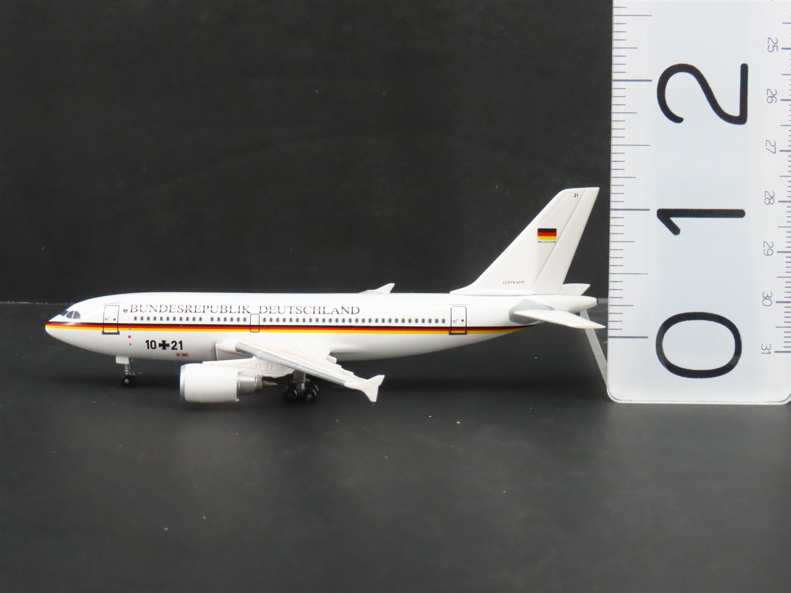 1:400 Dragon Wings 55616 Die-Cast Luftwaffe Airbus A310-304 Aircraft w/ Stand