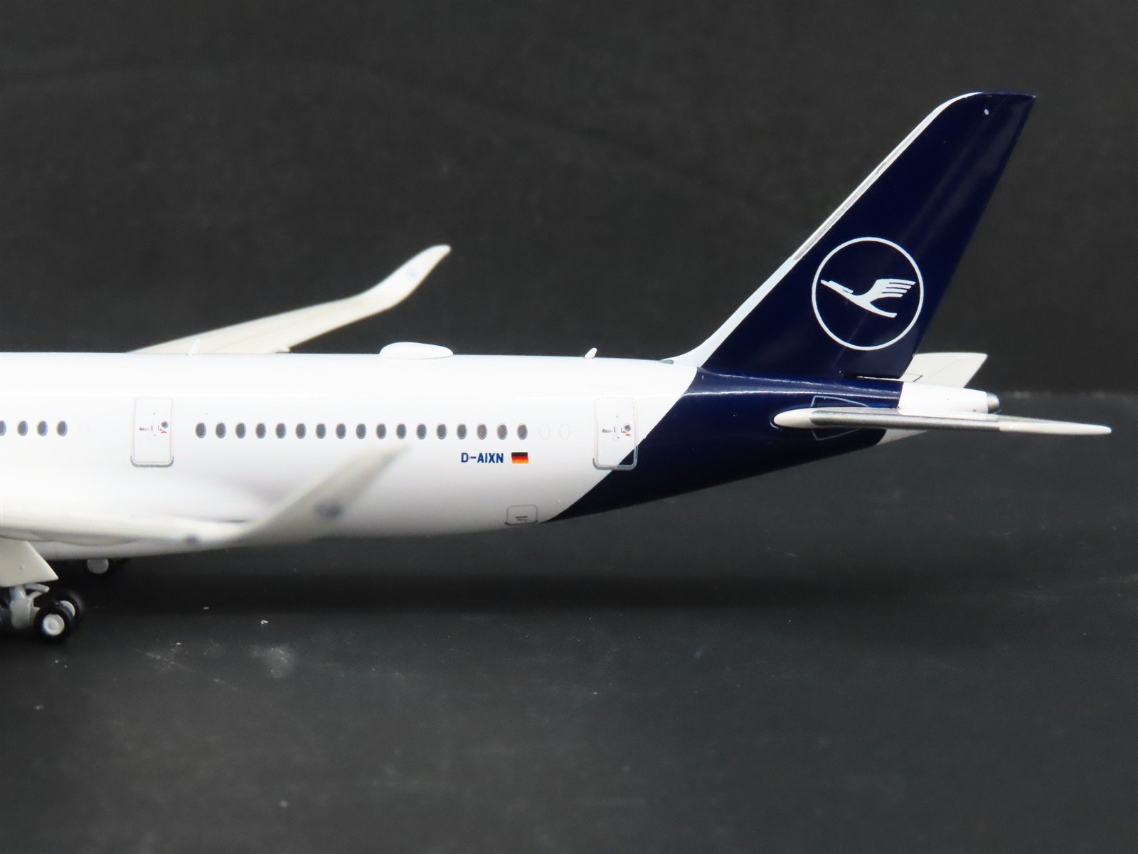 1:400 GeminiJets GJDLH1781 Die-Cast Lufthansa Airbus A350-900 Aircraft D-AIXN