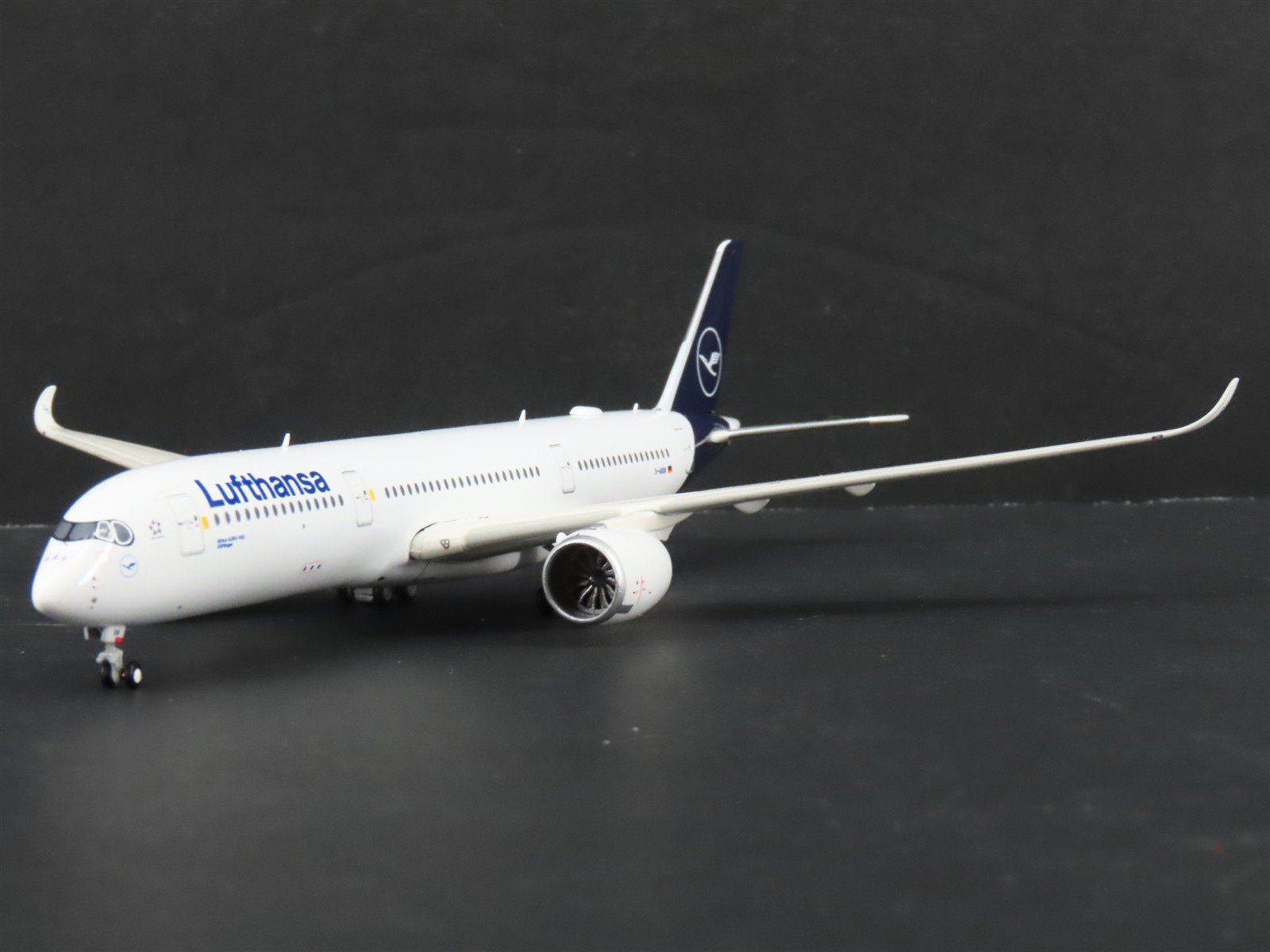 1:400 GeminiJets GJDLH1781 Die-Cast Lufthansa Airbus A350-900 Aircraft D-AIXN