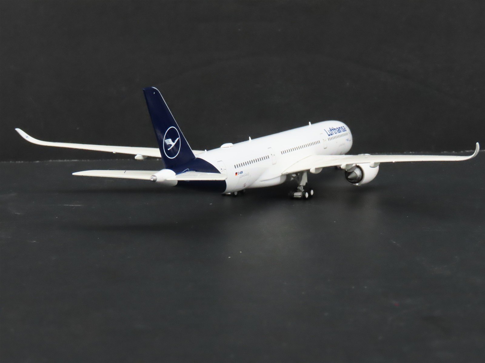 1:400 GeminiJets GJDLH1781 Die-Cast Lufthansa Airbus A350-900 Aircraft D-AIXN