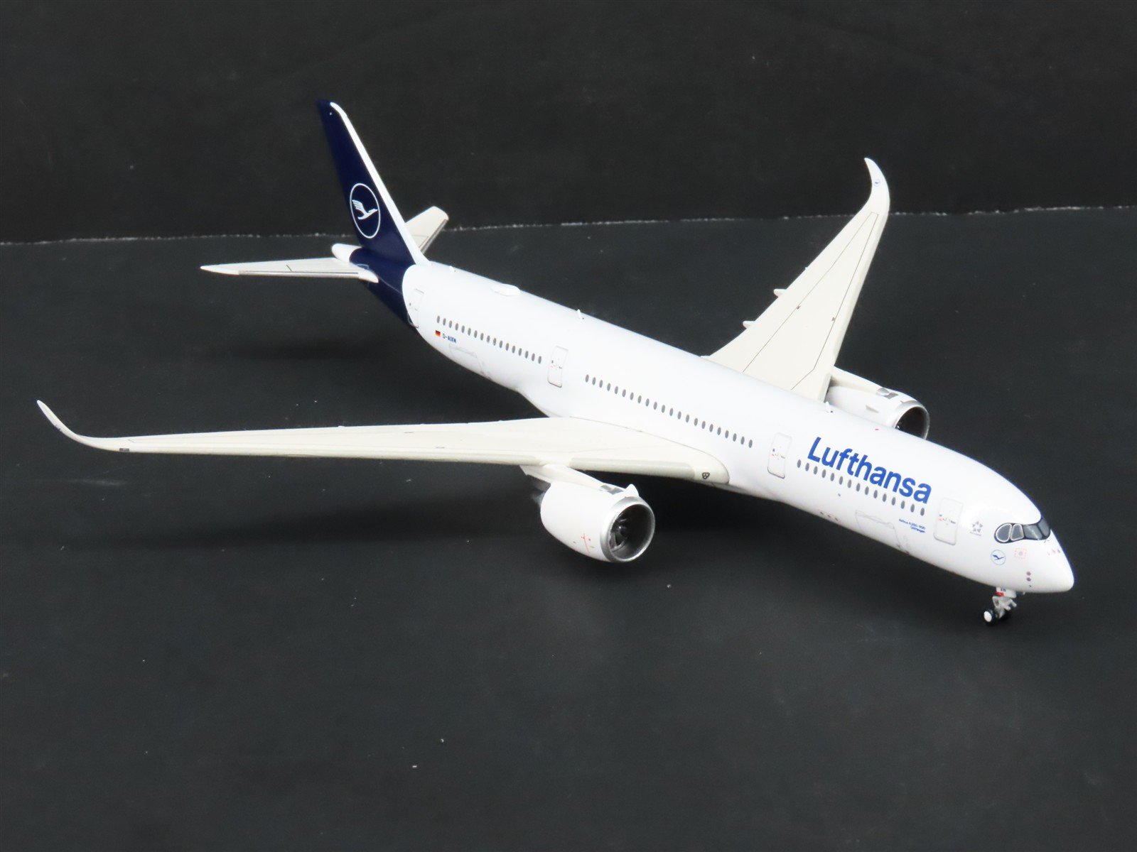 1:400 GeminiJets GJDLH1781 Die-Cast Lufthansa Airbus A350-900 Aircraft D-AIXN