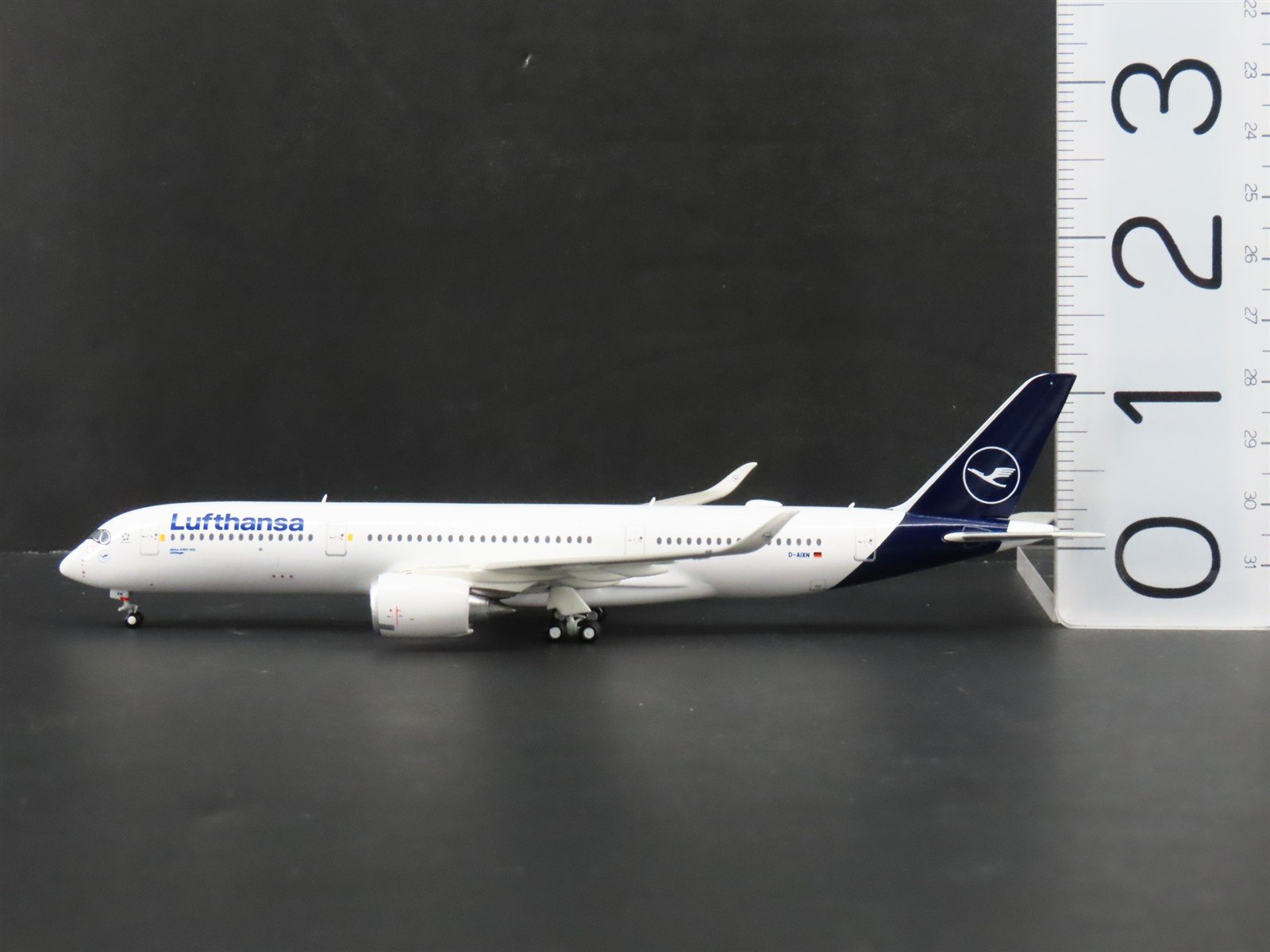 1:400 GeminiJets GJDLH1781 Die-Cast Lufthansa Airbus A350-900 Aircraft D-AIXN