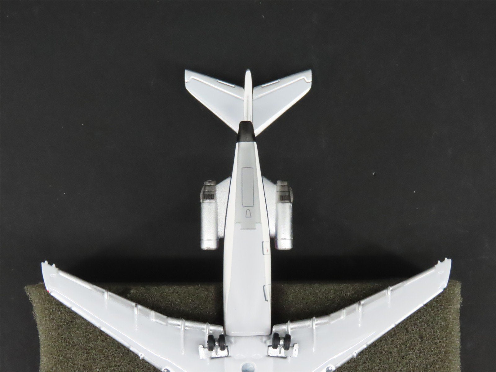 1:400 Scale AeroClassics Die-Cast United Boeing 727-200 Aircraft N7636U