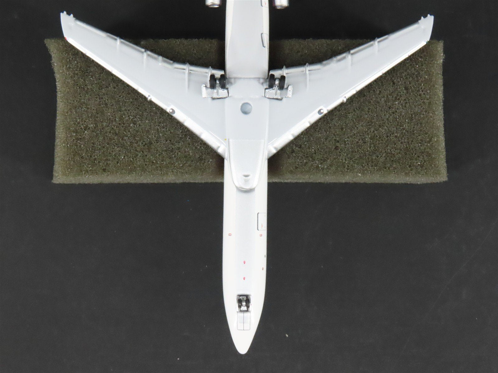 1:400 Scale AeroClassics Die-Cast United Boeing 727-200 Aircraft N7636U