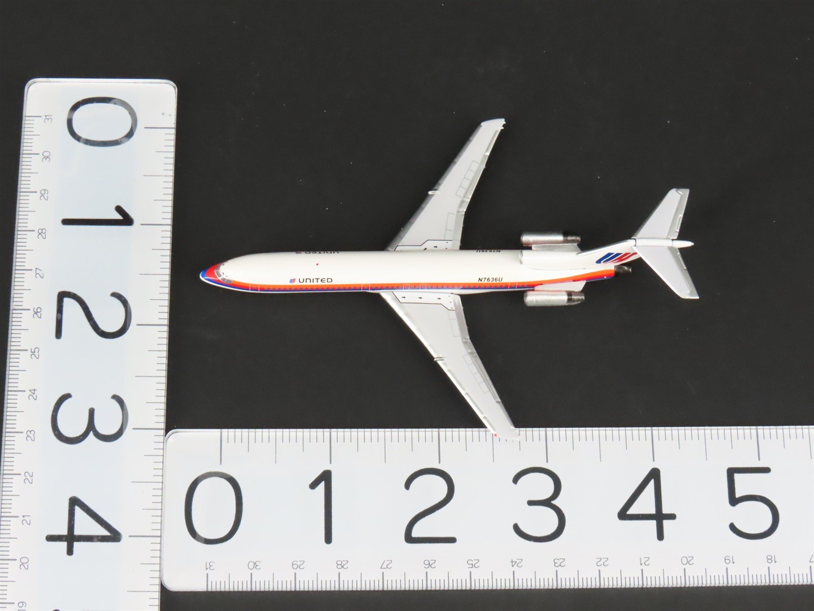 1:400 Scale AeroClassics Die-Cast United Boeing 727-200 Aircraft N7636U