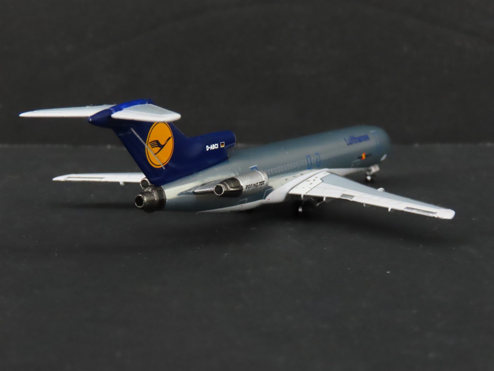 1:400 Scale EuroClassics Die-Cast Lufthansa Boeing 727 Aircraft D-ABCI