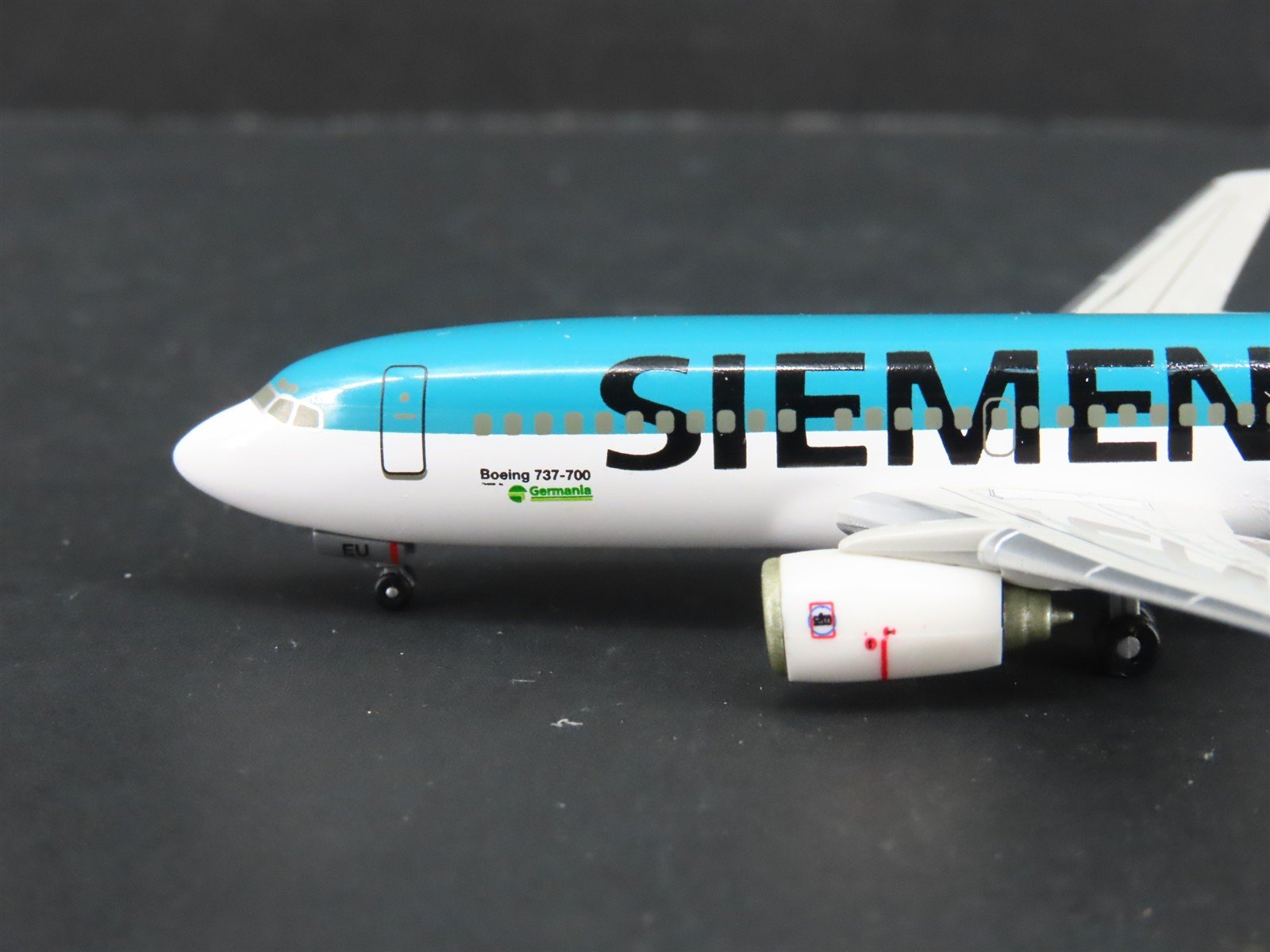 1:400 Scale Herpa 560382 Die-Cast Siemens Boeing 737-700 Aircraft D-AGEU