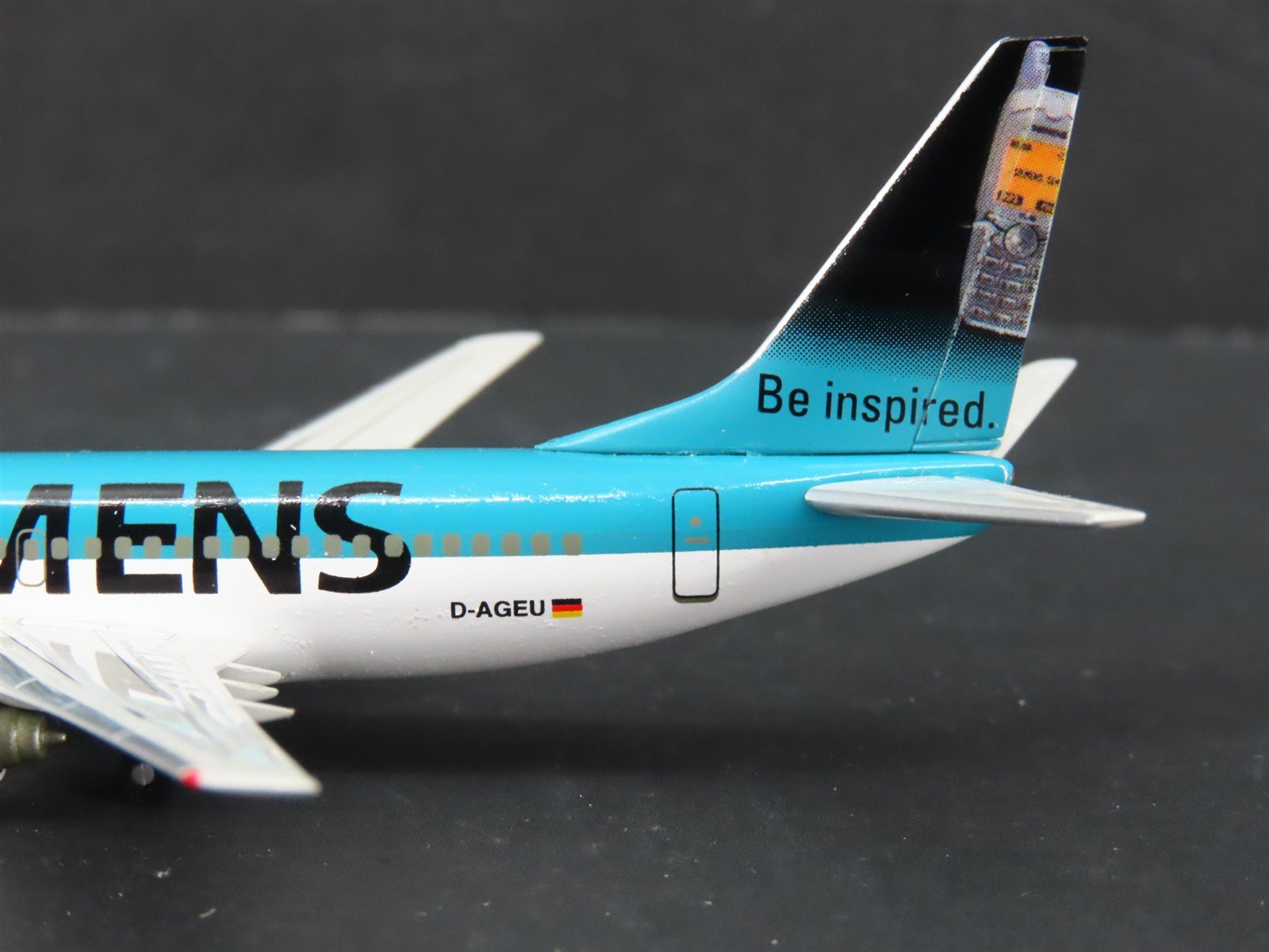1:400 Scale Herpa 560382 Die-Cast Siemens Boeing 737-700 Aircraft D-AGEU