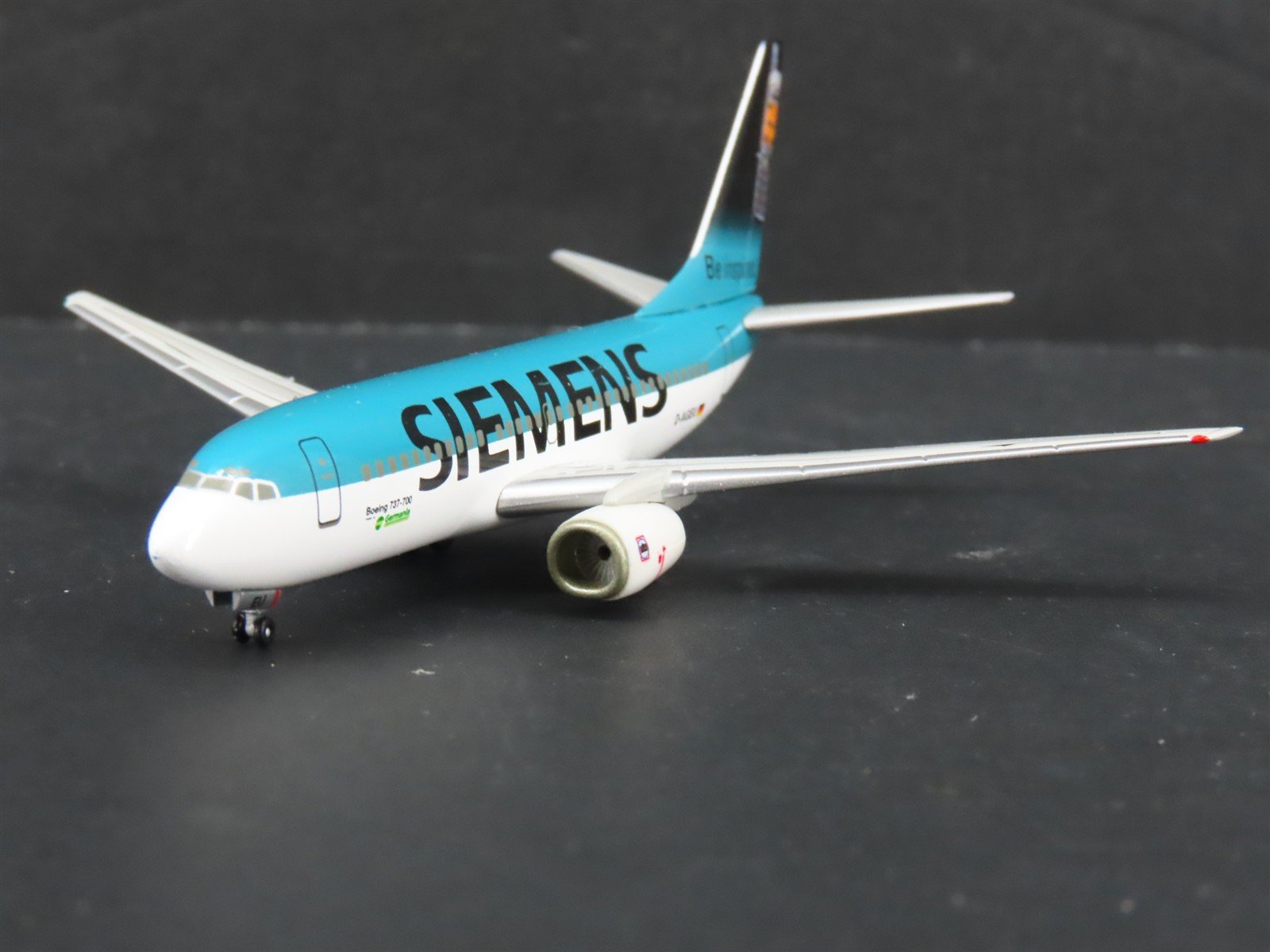 1:400 Scale Herpa 560382 Die-Cast Siemens Boeing 737-700 Aircraft D-AGEU