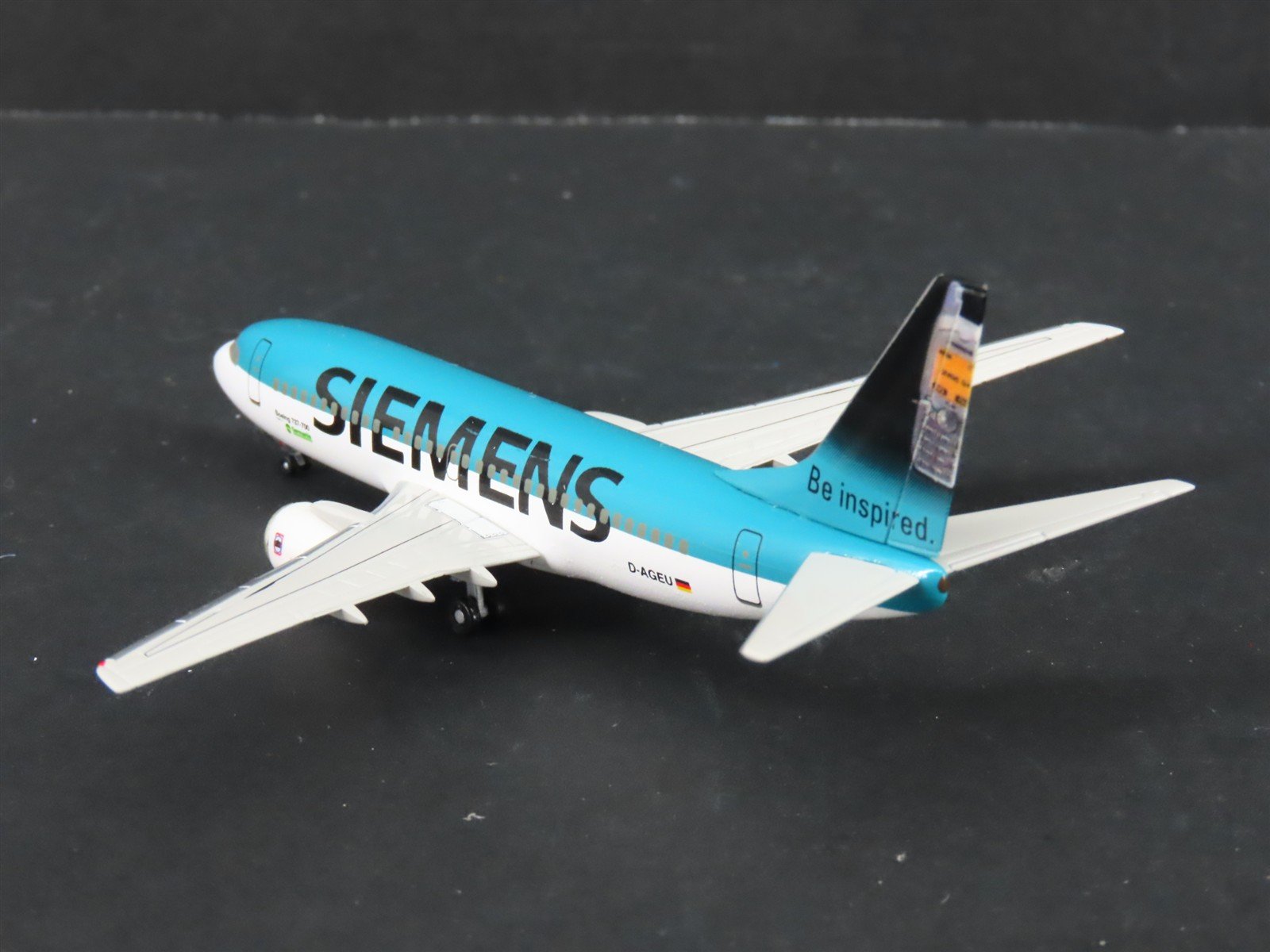 1:400 Scale Herpa 560382 Die-Cast Siemens Boeing 737-700 Aircraft D-AGEU