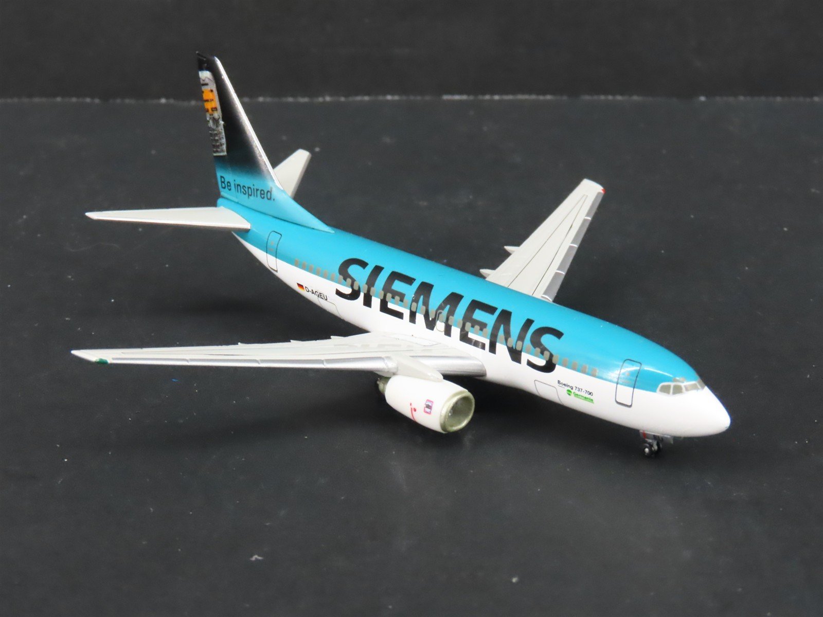 1:400 Scale Herpa 560382 Die-Cast Siemens Boeing 737-700 Aircraft D-AGEU