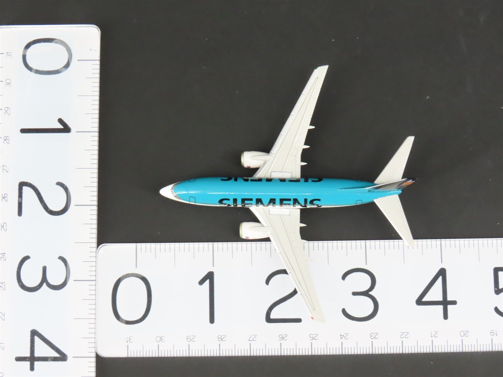 1:400 Scale Herpa 560382 Die-Cast Siemens Boeing 737-700 Aircraft D-AGEU