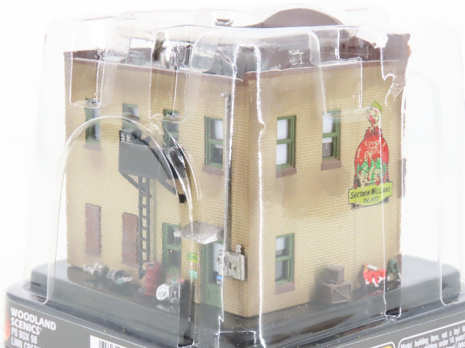 N Woodland Scenics Landmark Structures BR4943 Dugan's Paint Store w/ LED Light