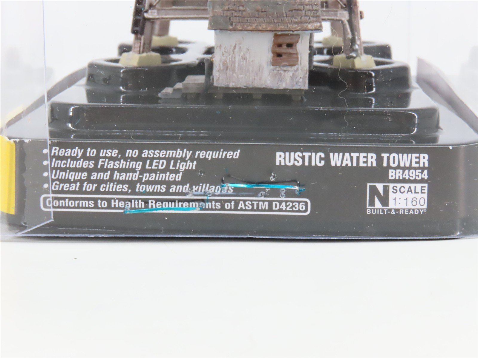 N Woodland Scenics Landmark Structures BR4954 Rustic Water Tower w/ LED Light