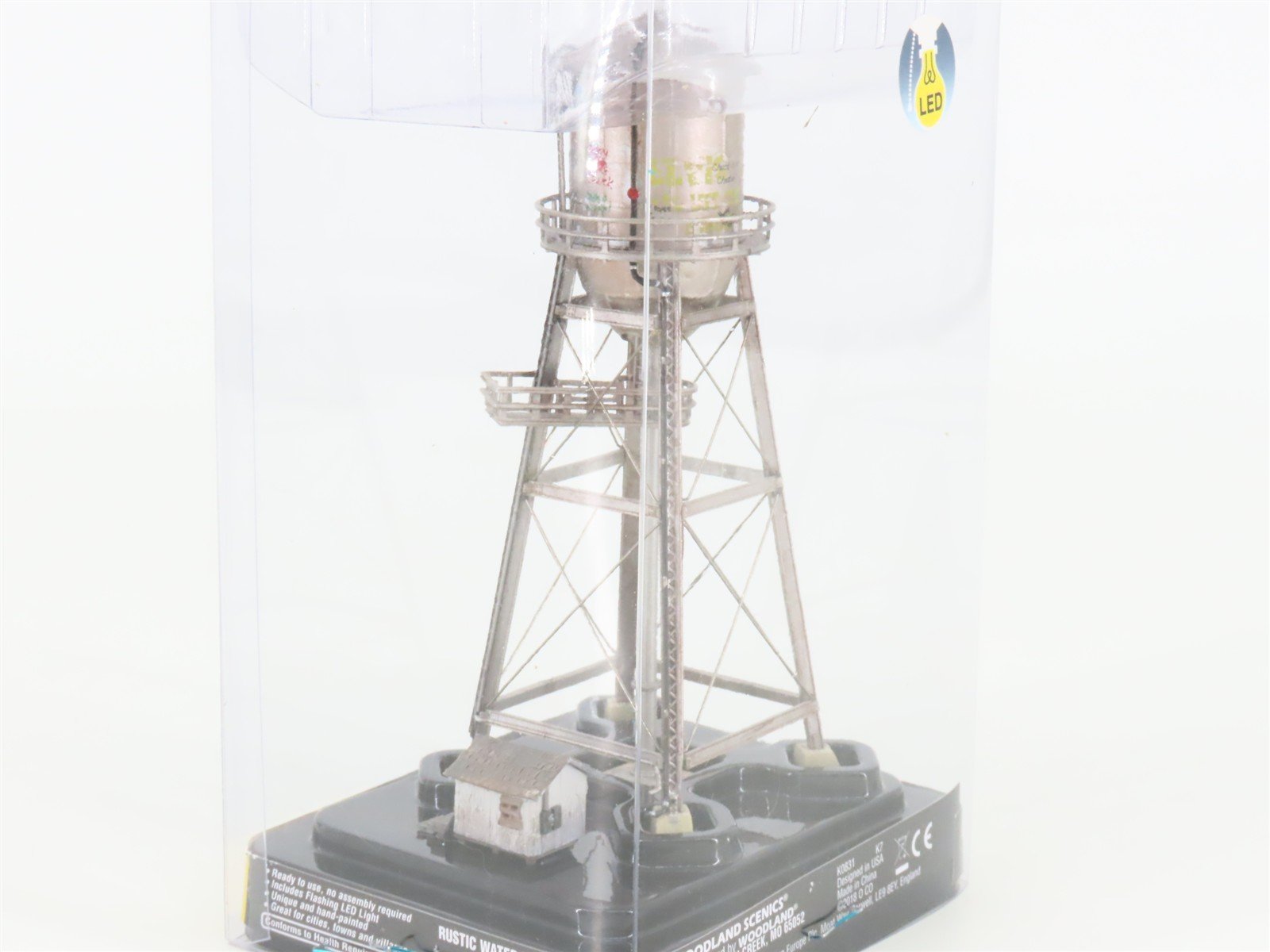 N Woodland Scenics Landmark Structures BR4954 Rustic Water Tower w/ LED Light